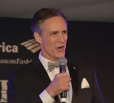Howard McGillin